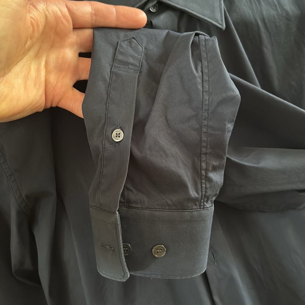 Men's dark navy blue Dress Shirt. Dark mother of pearl buttons. BURBERRY London. - Picture 10 of 17